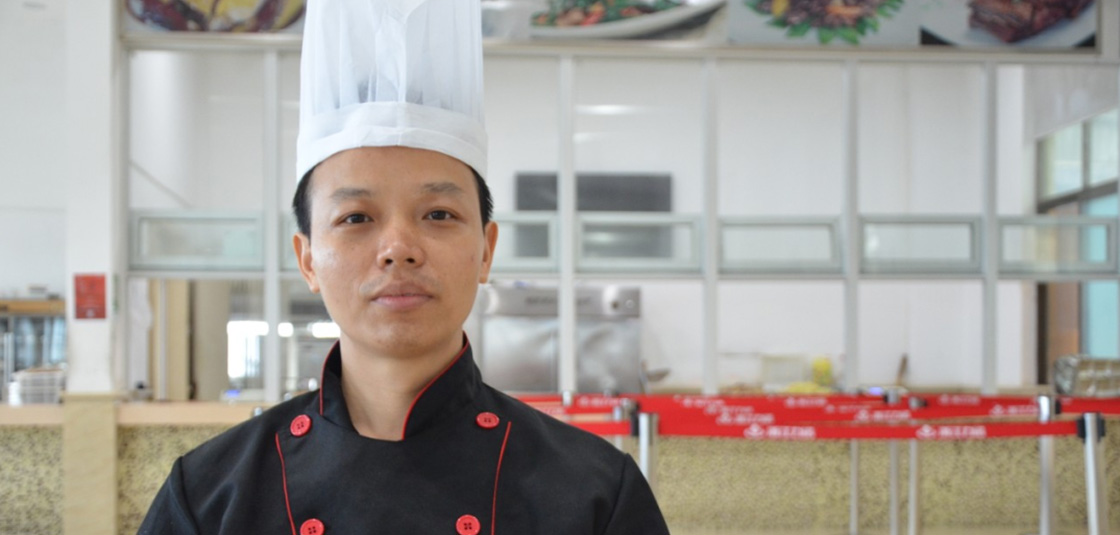 最美z6com尊龙人 | 向东：让z6com尊龙的同事感受到家的味道